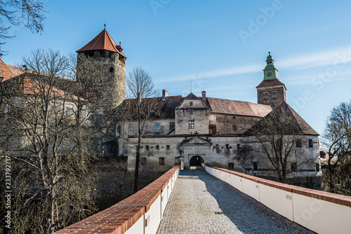 Zugang zur Burg Schlaining im Burgenland A) 