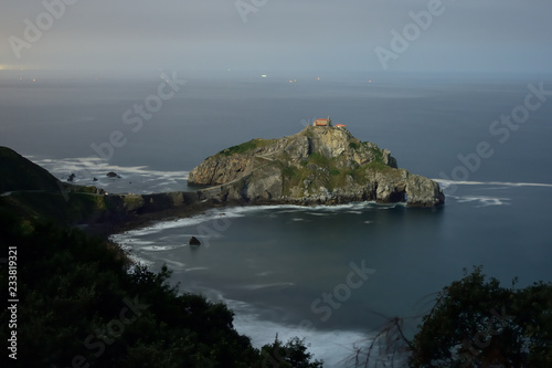 san juan de Gaztelugatxe nocturna