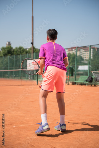 Young tennis player prepares for receiving the servis © cirkoglu