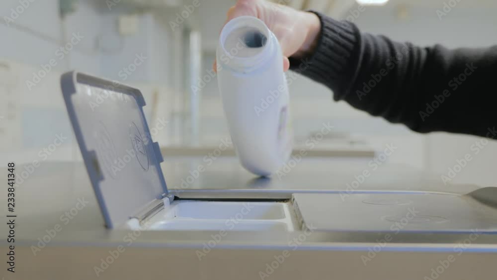 pour liquid detergent into washing machine pour liquid detergent into washing machine