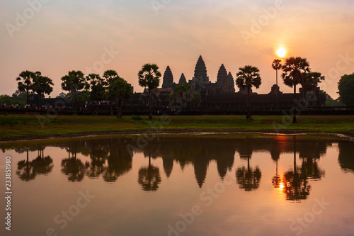 Angkor Wat temple, Siem Reap © saiko3p