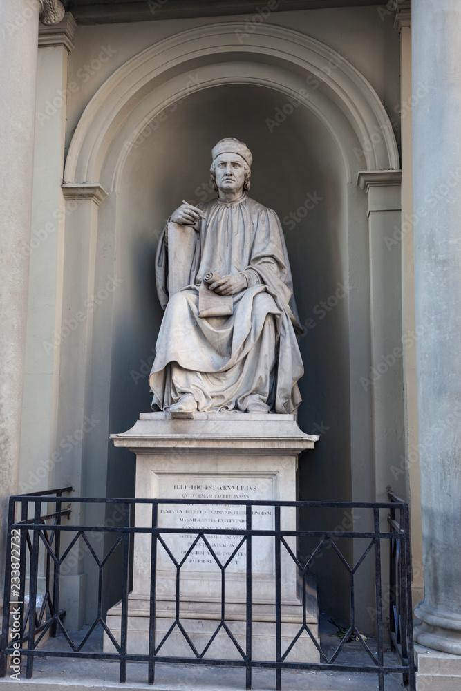 Памятник архитектору Арнольфо ди Камбио