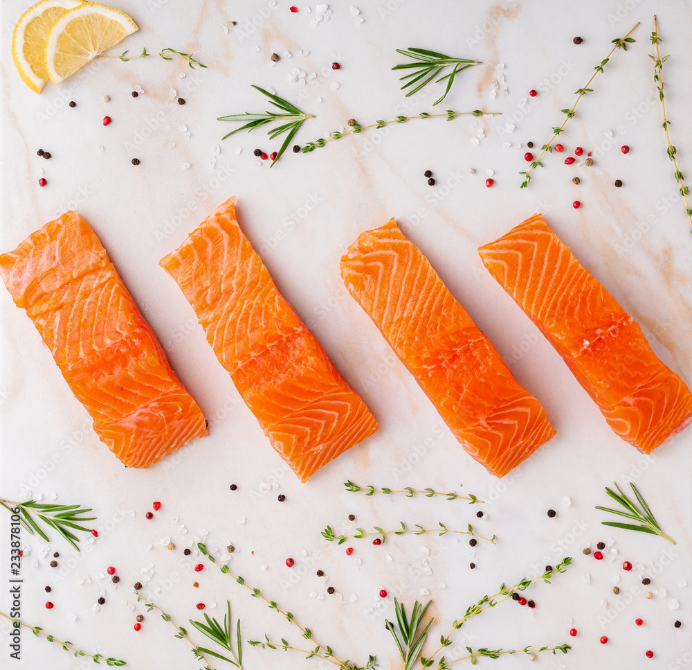 Φωτογραφία Food background, sliced portions large salmon fillet steaks and seasonings on wh