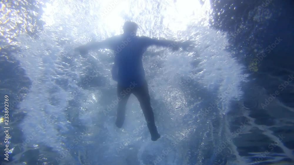 Man drowns in pool Man drowns in pool
