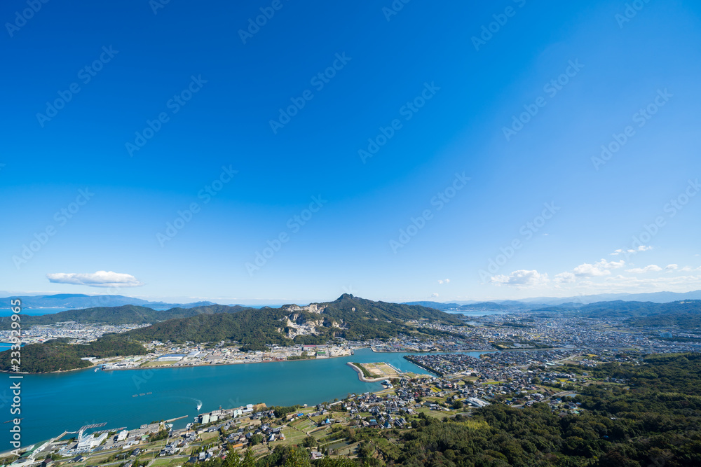 屋島からの眺め 五剣山と周辺の町並み(香川県高松市) 屋島からの眺め 五剣山と周辺の町並み(香川県高松市)