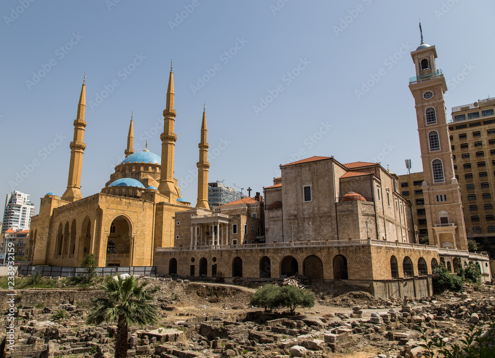 Fototapeta premium Meczet i kościół w Bejrucie