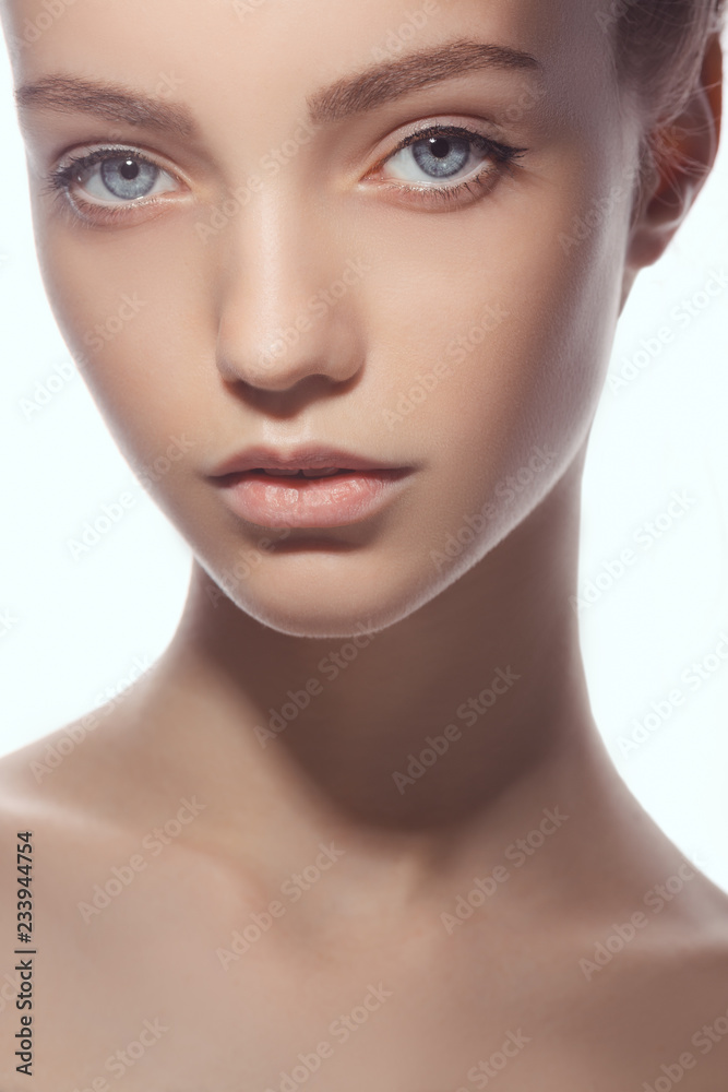 Portrait of young teen woman with clean fresh skin. Close-up fashion  portrait of young caucasian model with perfect skin.Photo of attractive  girl looking at camera against white background foto de Stock