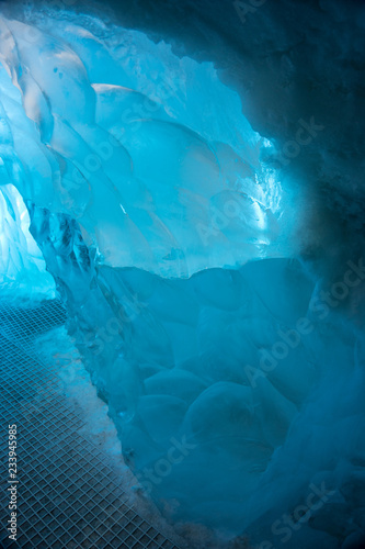 In der Gletscherhöhle - im Eisberg / Island 