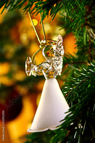 Obraz na płótnie Toy glass angel decoration on the xmas tree w salonie