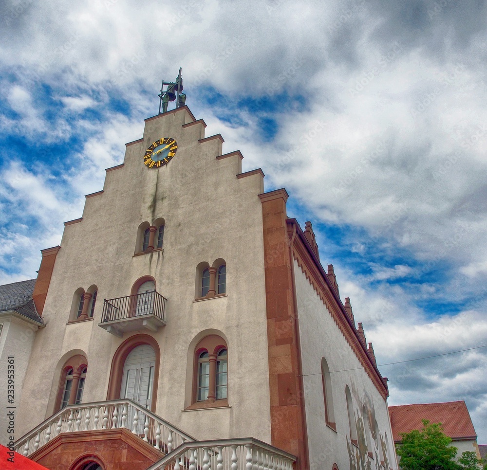 Fototapeta premium Landau in der Pfalz – kreisfreie Stadt im Bundesland Rheinland-Pfalz in Deutschland - Bild in HDR 