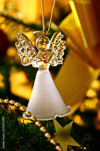 Obraz na płótnie Toy glass angel decoration on the xmas tree w salonie