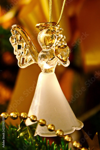 Obraz na płótnie Toy glass angel decoration on the xmas tree w salonie