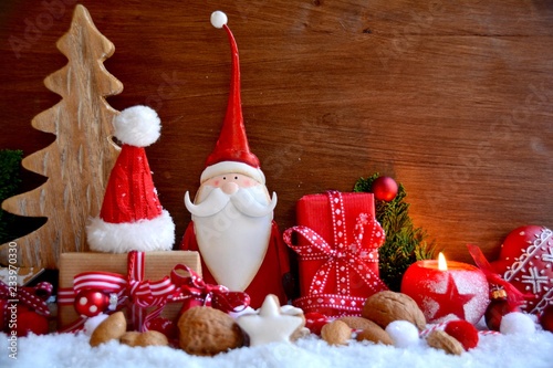 Weihnachtsmann mit Geschenk...