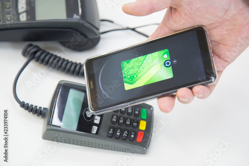 Obraz na płótnie payment via smartphone
