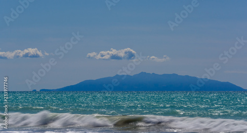 Brechende Welle am Mittelmeer vor Insel  Elba 