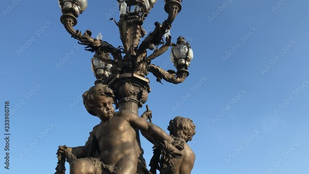Candélabre du Pont Alexandre III à Paris Candélabre du Pont Alexandre III à Paris
