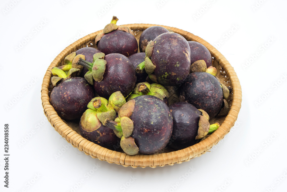 Obraz premium Mangosteen isolated on white background