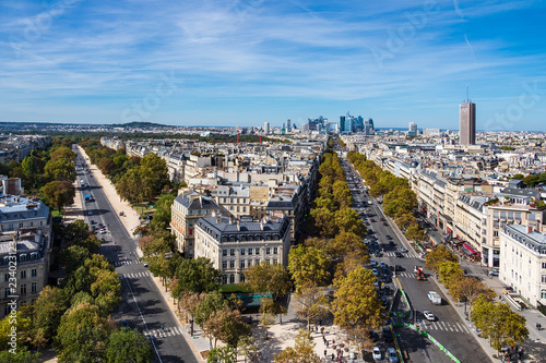 Blick auf die Bürostadt La Defense in Paris, Frankreich © Rico Ködder