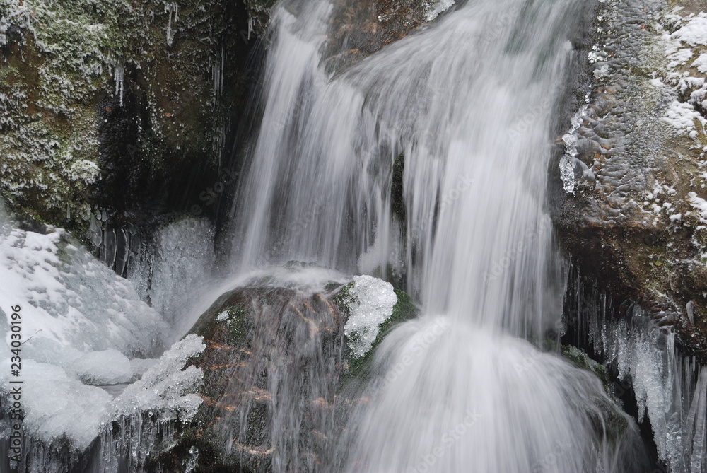 Obraz premium Winter of the Haydushki Waterfalls in Berkovitsa. 