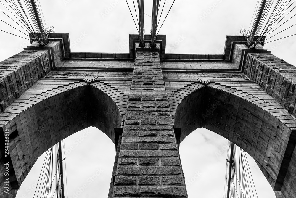 Fototapeta premium Brooklyn Bridge Support Towers