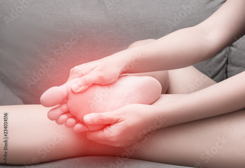 Female foot heel pain with red spot, Sesamoiditis syndrome