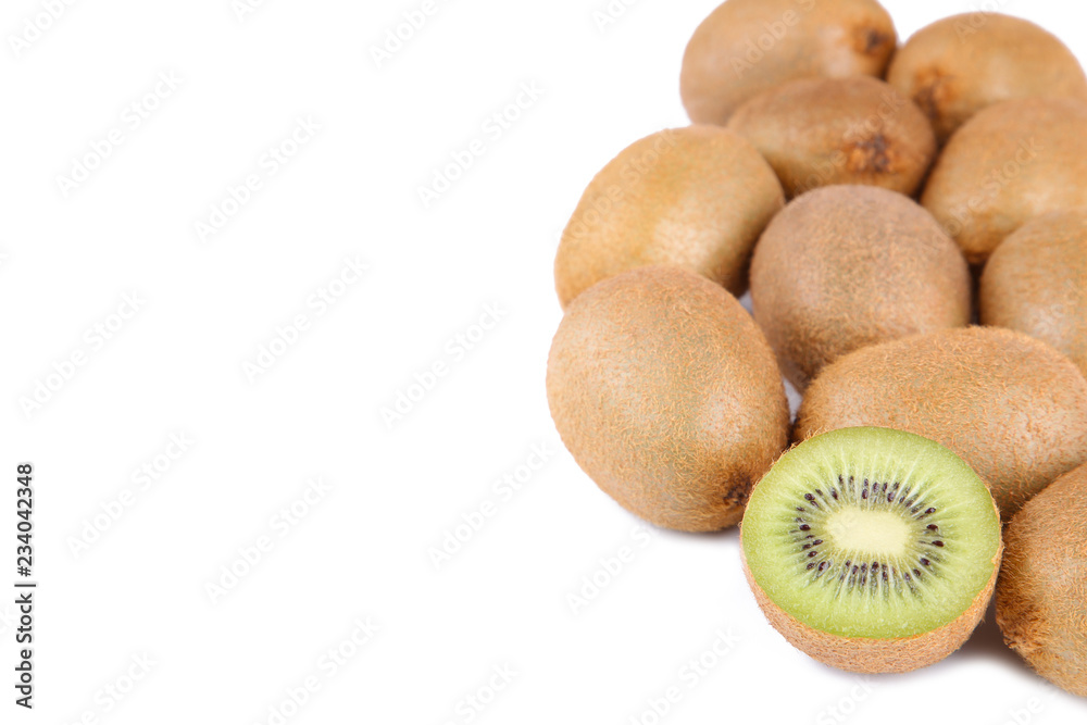 Obraz premium Ripe kiwi fruit and half kiwi fruit isolated on white background