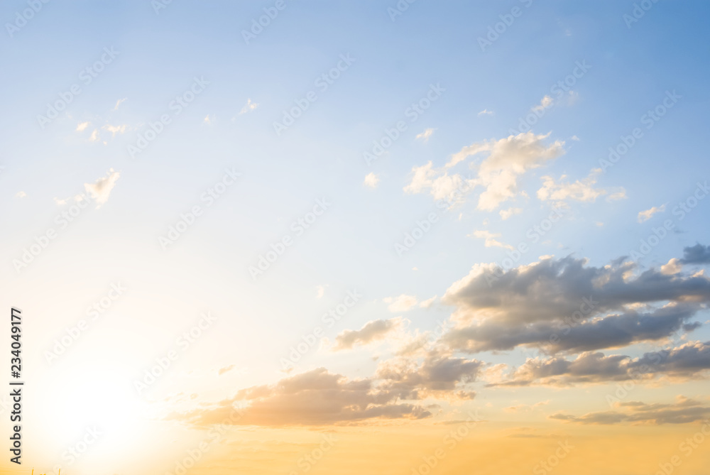 Obraz premium natural sunset background, evening cloudy sky scene