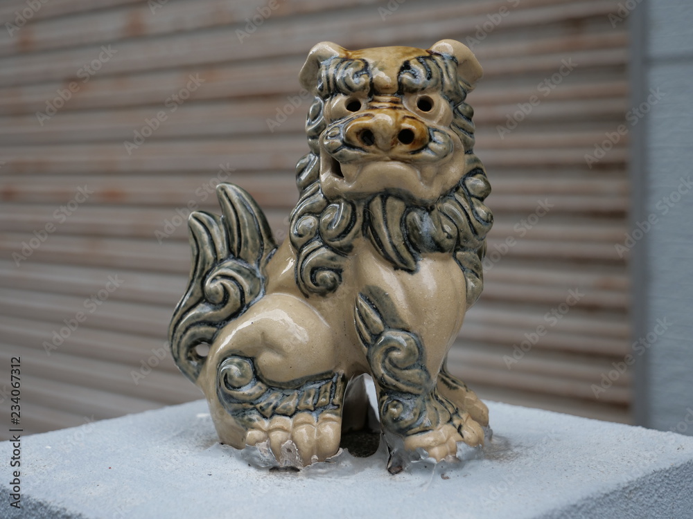 狛犬 置物 Stock Photo | Adobe Stock