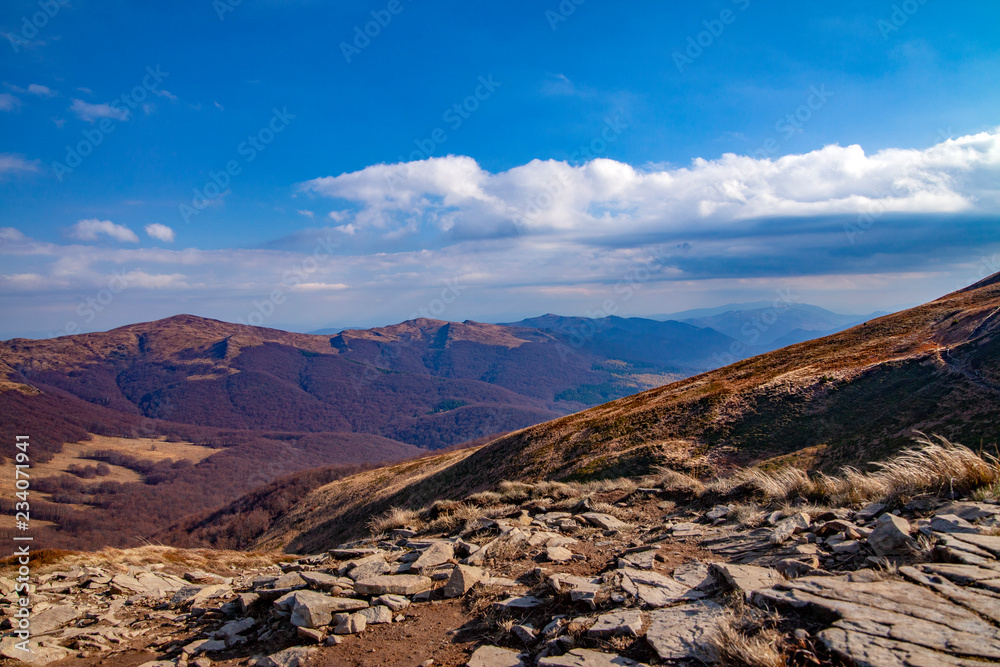 Obraz premium Landscape of autumnal peaks of the Carpathians.