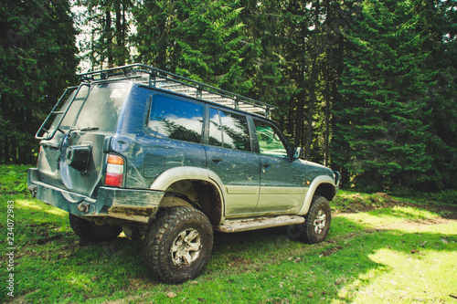 Εκτύπωση καμβά Offroad car rides through the mountains