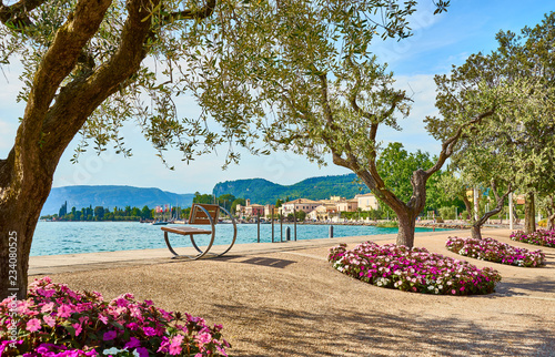 Fotografia, Obraz Lake Garda with nice walkways and beaches at Bardolino in Italy
