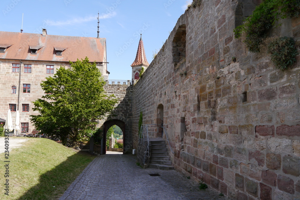 Burgmauer mit Tor Burg Abenberg