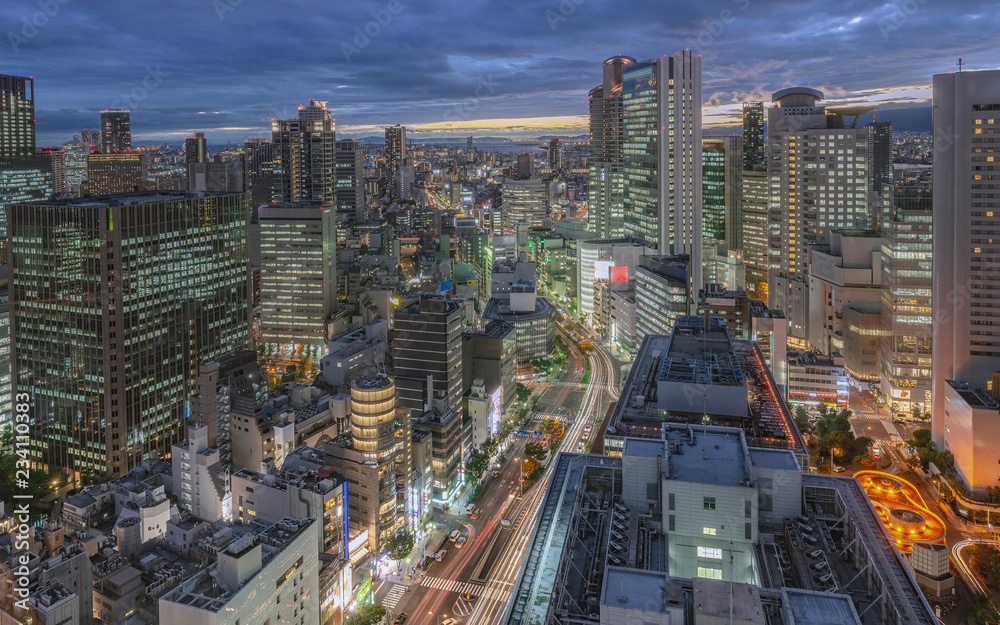 Fototapeta premium Piękny widok na Osaki w nocy