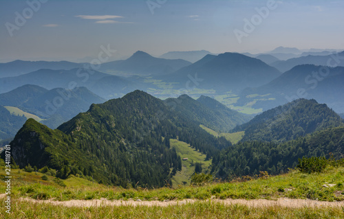 Blick in die Chiemgauer Alpen vom Hochfelln  im Sommer