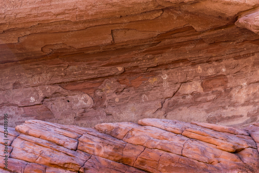 Naklejka premium funeral cave petroglyphs