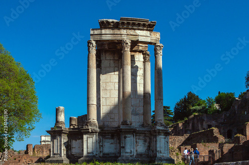 Italie - Rome - Forum, temple de Vesta photo
