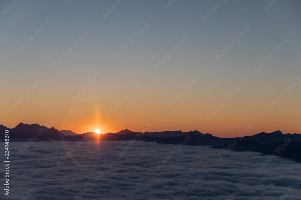 Naklejka premium Sunset over sea of fog
