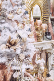 Décors de sapin de Noël dans les teintes pastels couleur blanc rose doré