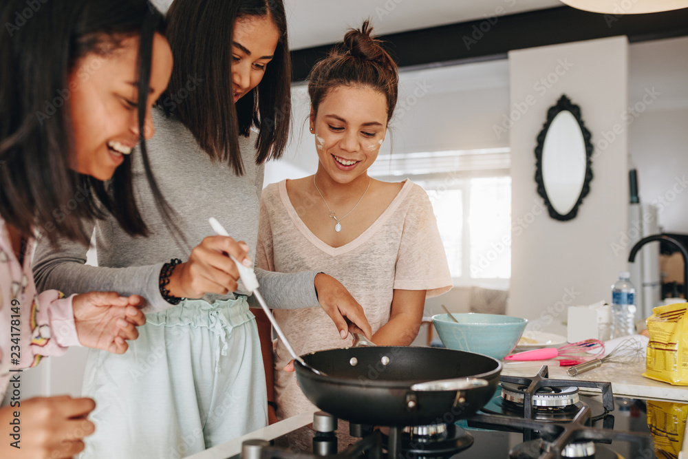 © Jacob Lund - Teenage girls trying their hand at cooking © Jacob Lund - Teenage girls trying their hand at cooking