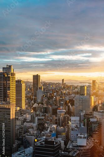 夕焼けの大阪都市風景