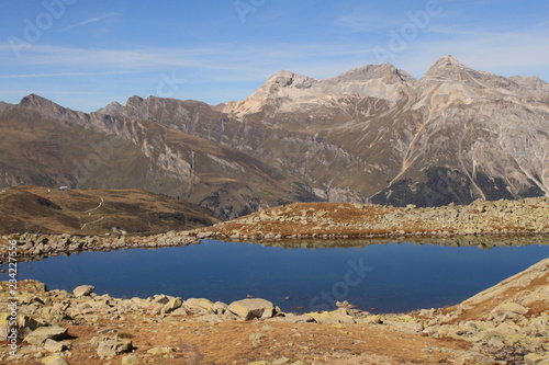 Karge Schönheit: Bergseeli mit Schollen-und Teurihorn 