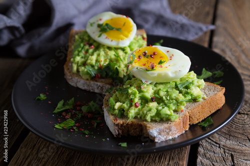 Sandwich with avocado and egg