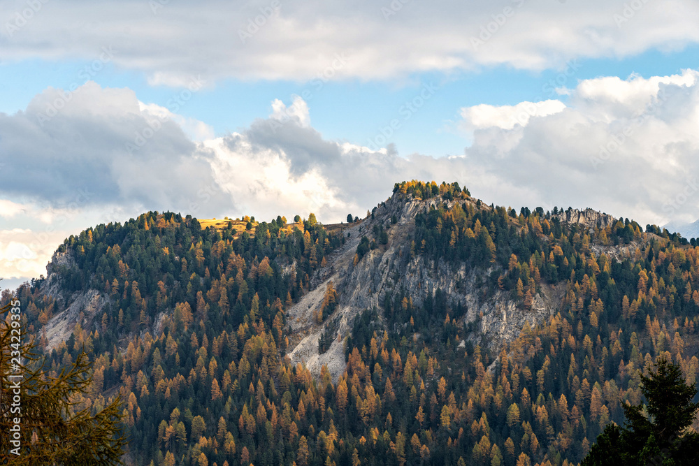 Obraz premium Colorful scenic view of majestic Dolomites mountains in Italian Alps.