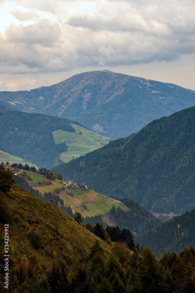 Obraz premium Colorful scenic view of majestic Dolomites mountains in Italian Alps.