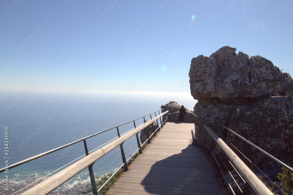 Fototapeta premium Brücke mit Aussicht auf den Atlantik