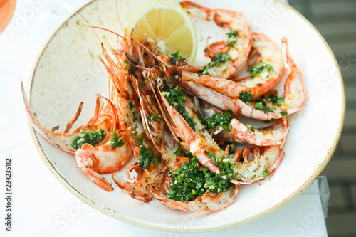 Fried shrimps with garlic and herbs