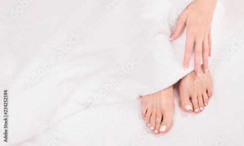 Fototapeta Naklejka Na Ścianę i Meble -  Female feet with towel. close up view