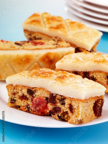 EASTER SIMNEL CAKE SLICES