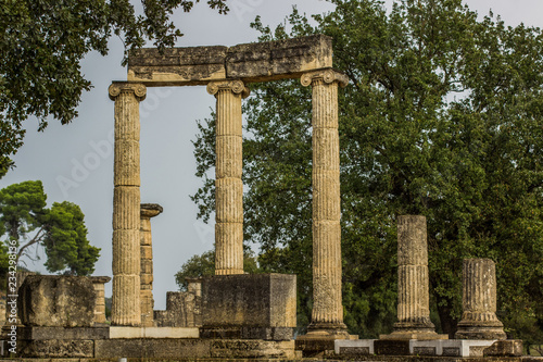 ancient antique marble colonnade destroyed heritage of building in park outdoor tourist open air museum space