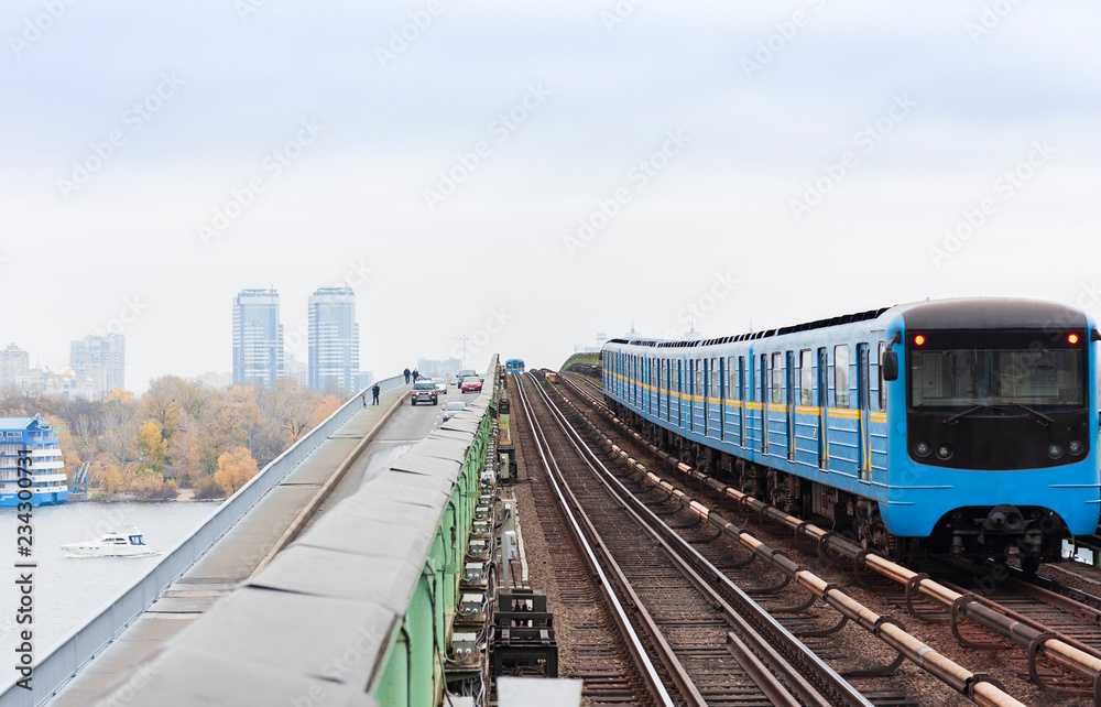 Metro subway bridge over the river Dnieper, Kiev, Ukraine Metro subway bridge over the river Dnieper, Kiev, Ukraine